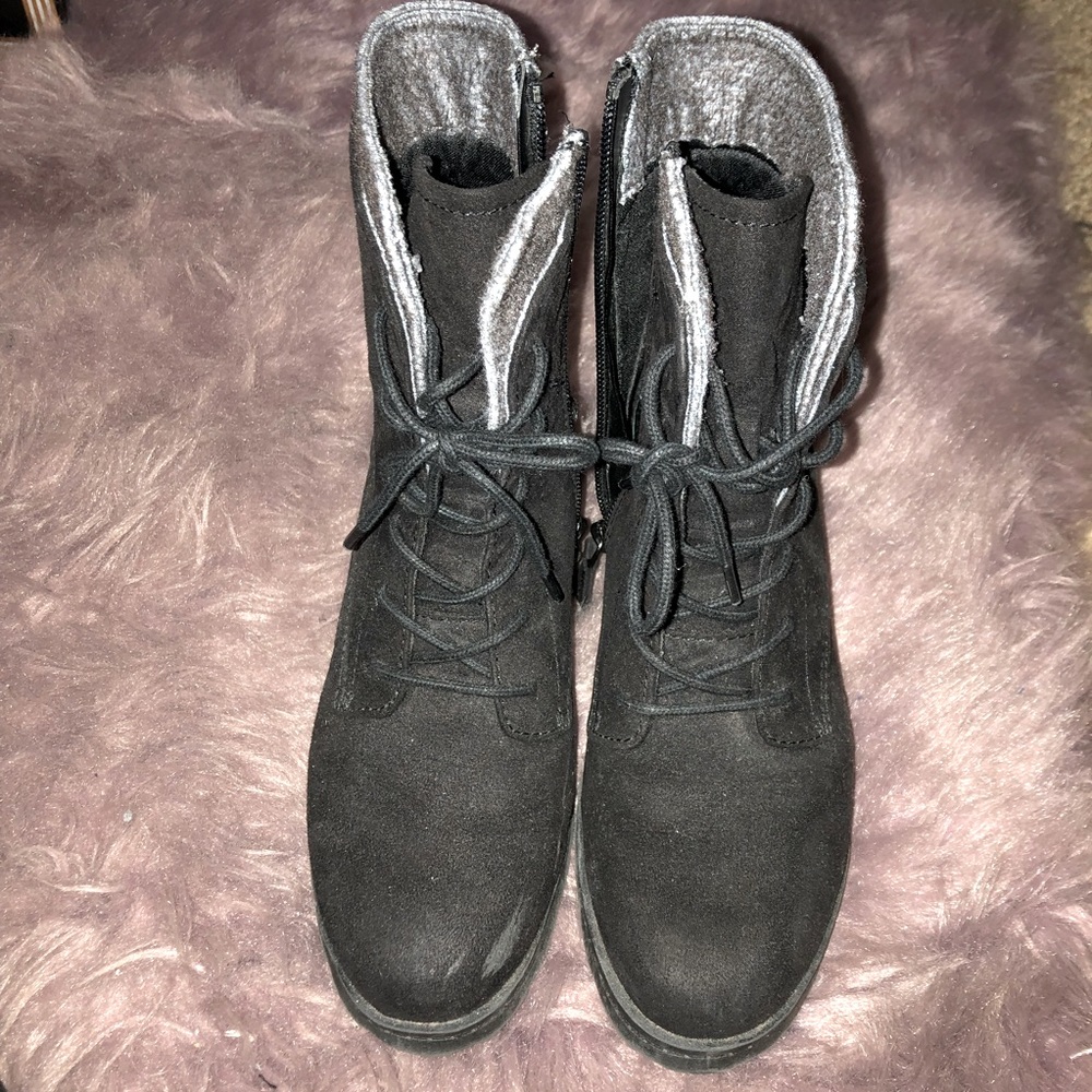 Universal Thread combat boots